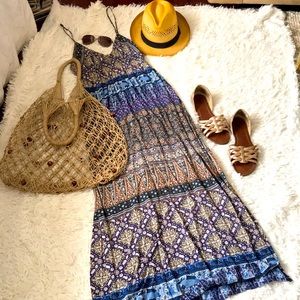 Love this boho maxi dress.Beautiful design n color